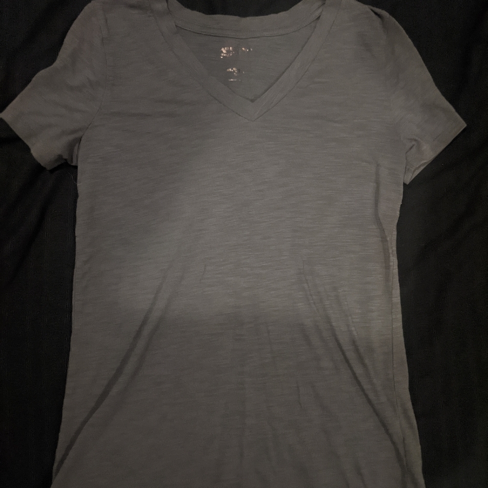 Deleting listing Friday! Vneck tee